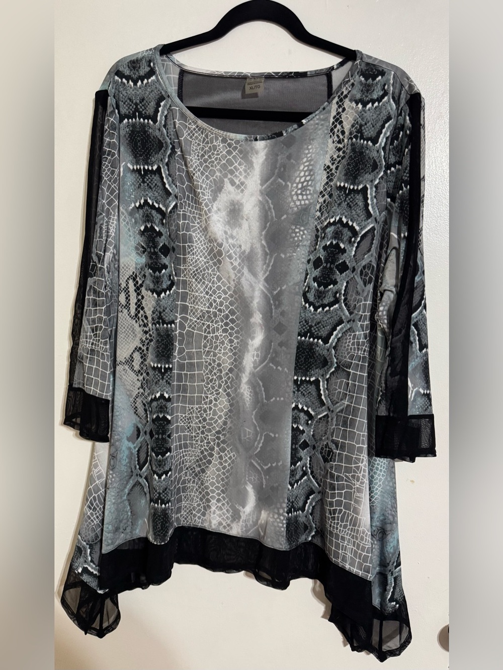 Bianca Nygard Black & Grey Snake-Print Tunic Top size XL